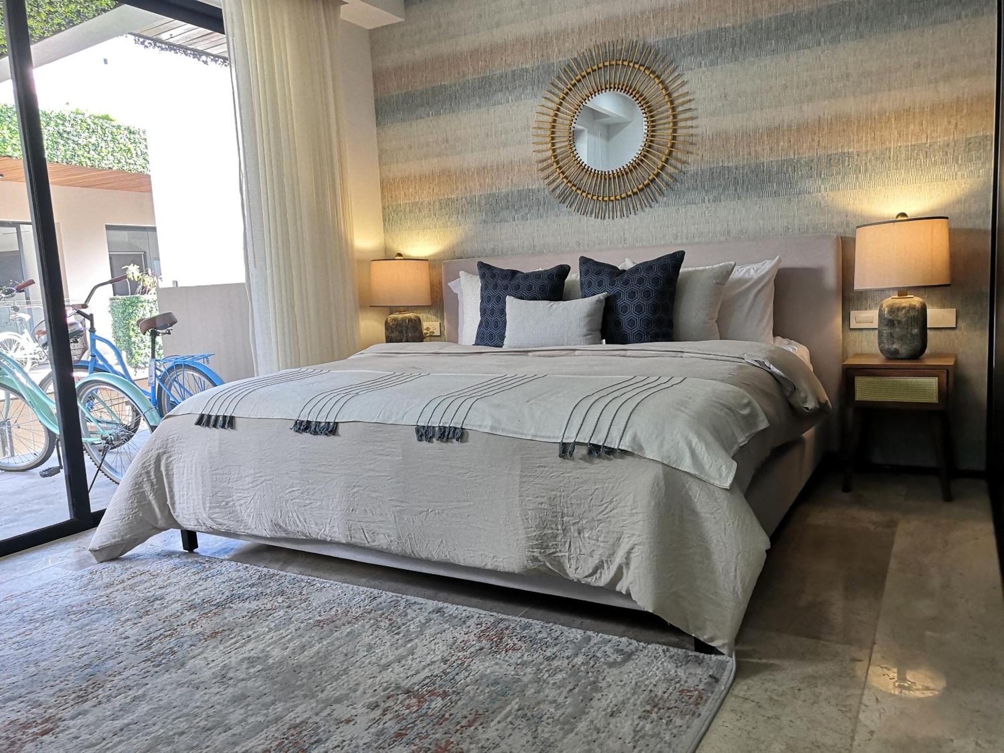 Menesse Luxury By Spot *