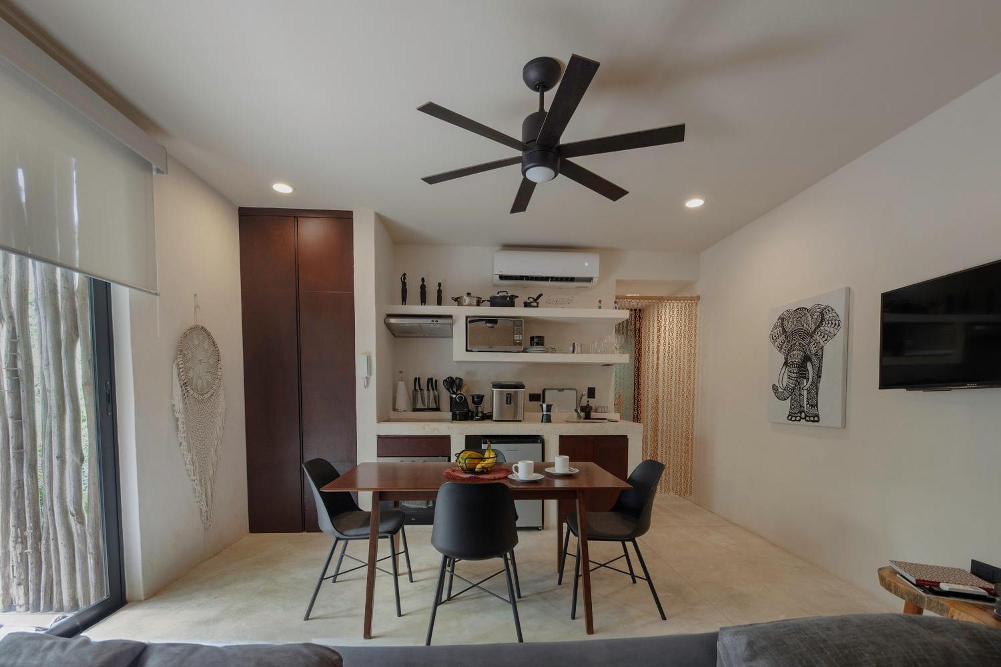 Charming Getaway In Prime Location Apartment *
