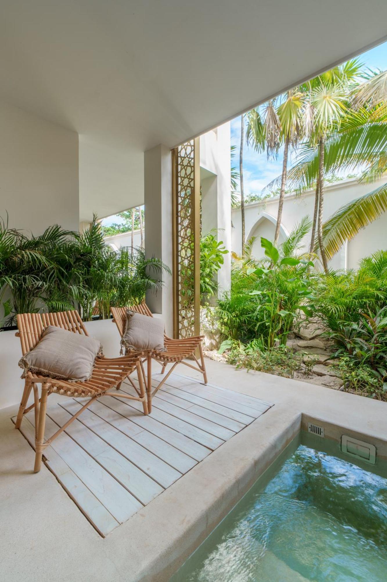 Hotel Sana Beachfront Boutique 5*