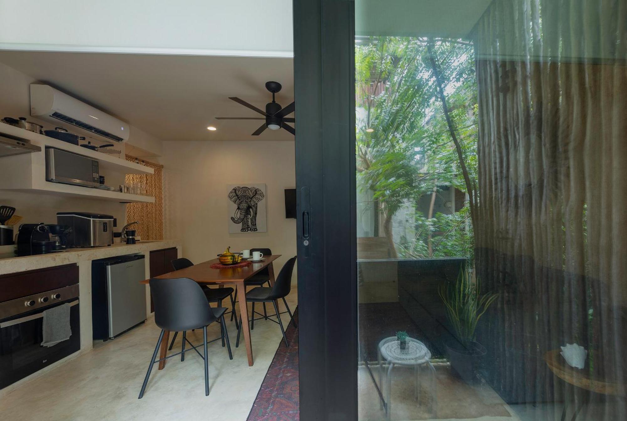 Apartment Charming Getaway In Prime Location *