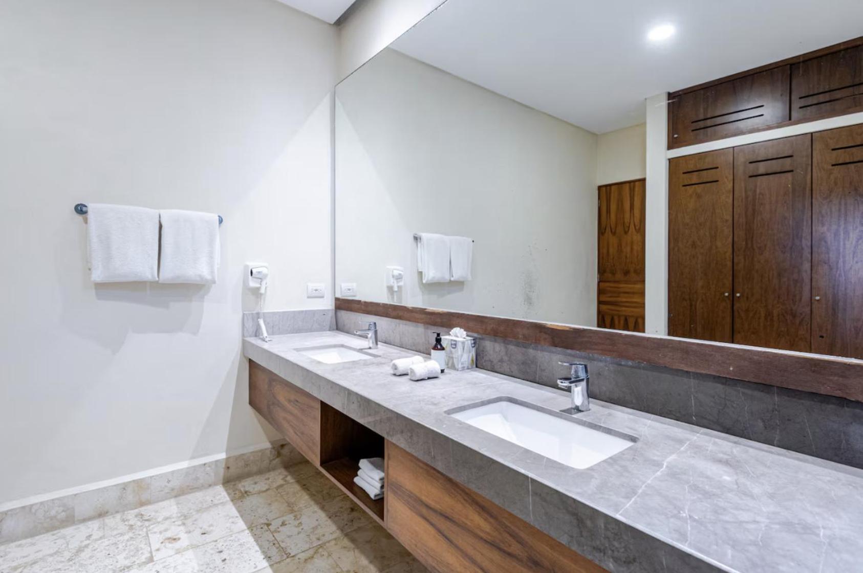 Tuuk: Luxury 5-bedroom With Private Pool And Concierge Villa
