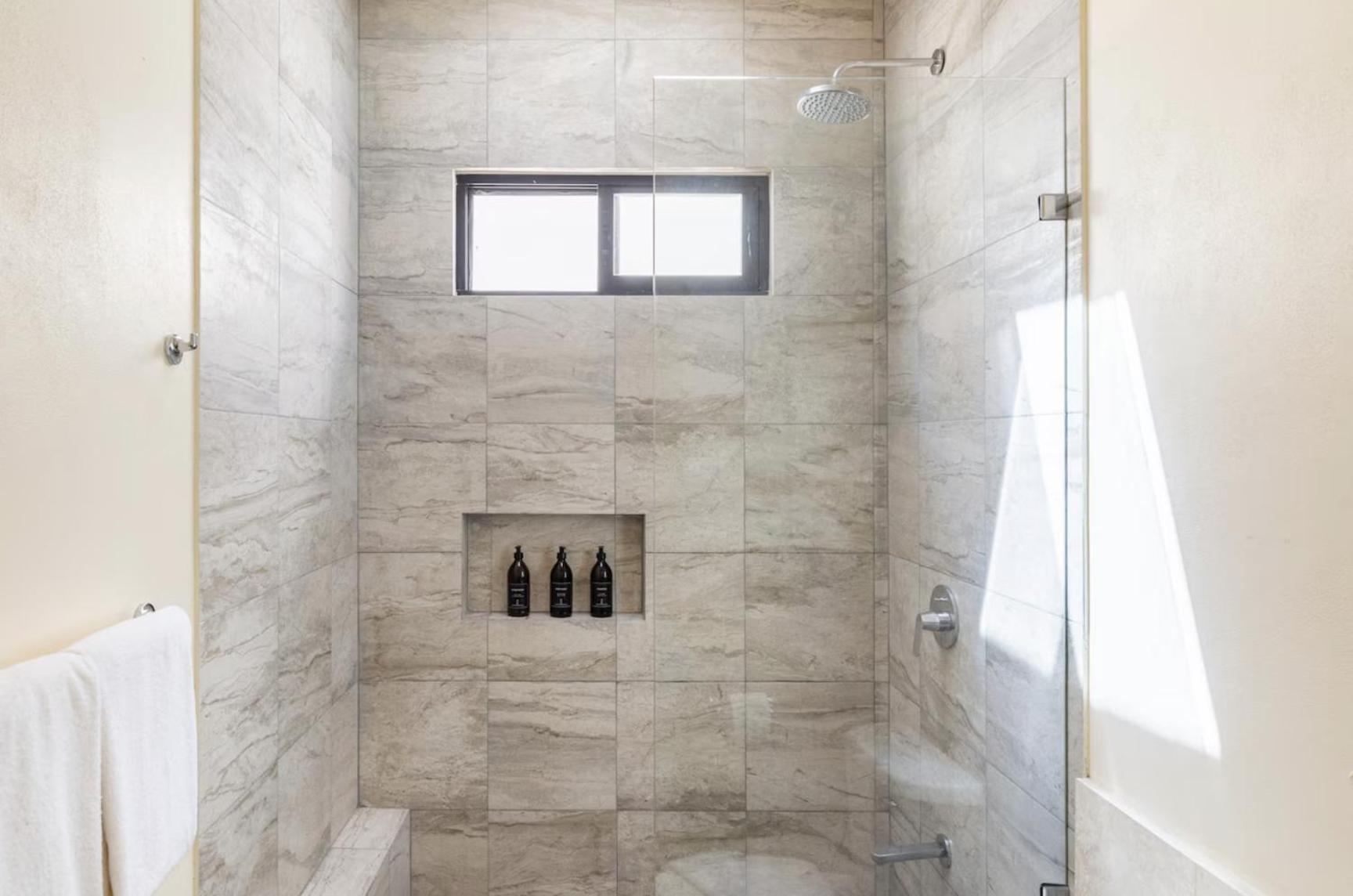 Tuuk: Luxury 5-bedroom With Private Pool And Concierge Villa